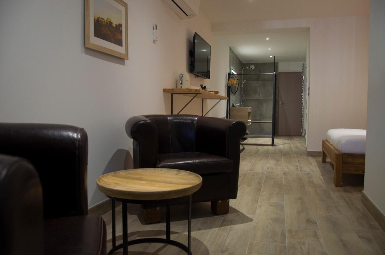 Aux Platanes Hotel